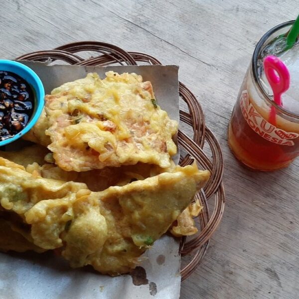 Gorengan dan Es Saat Berbuka Puasa:…
