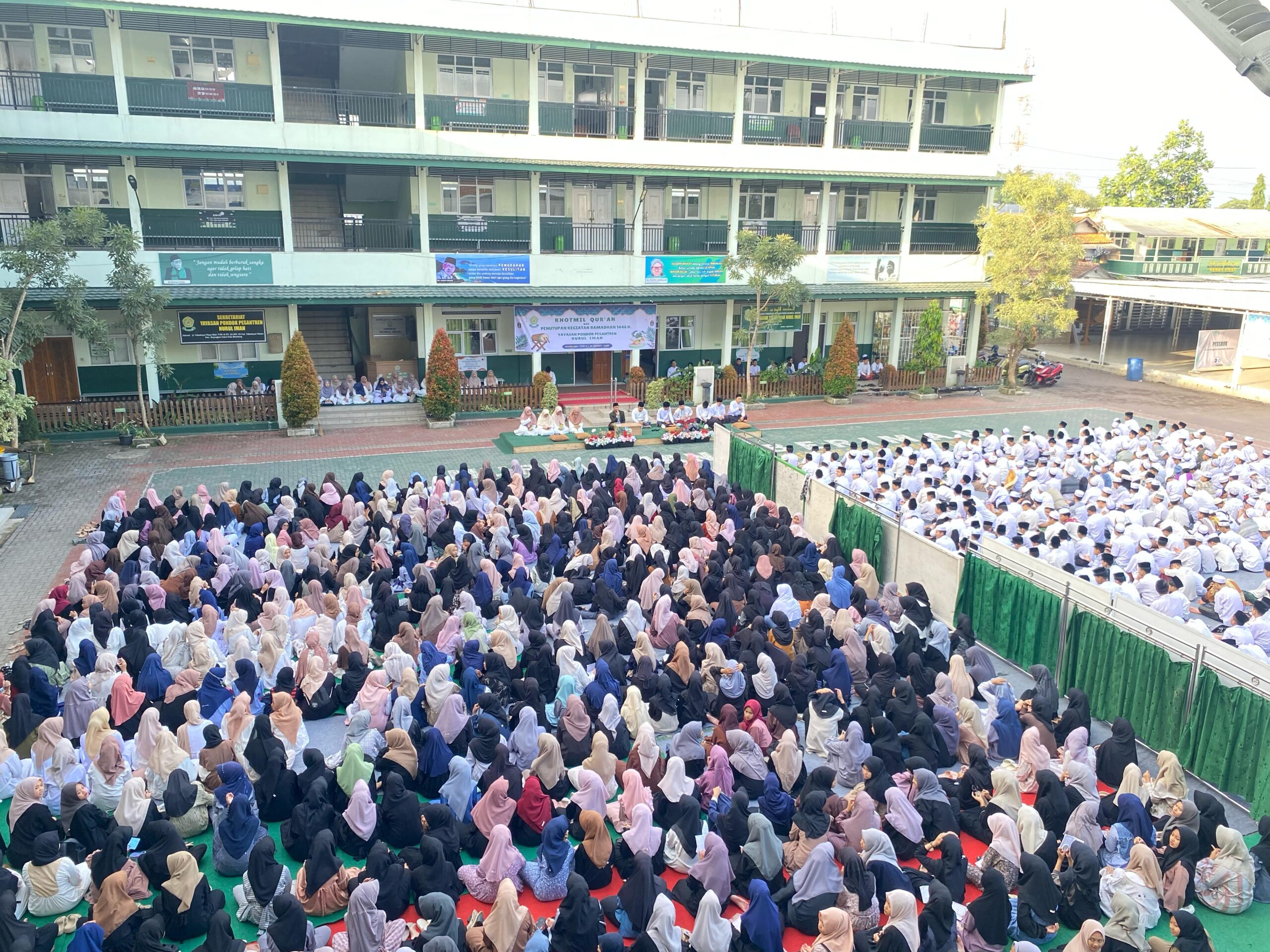 Tutup Kegiatan Ramadan, Ribuan Santri Ikuti&hellip;